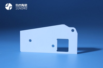 氧化鋁陶瓷板有哪些優(yōu)異性能 氧化鋁陶瓷板有哪些優(yōu)異性能